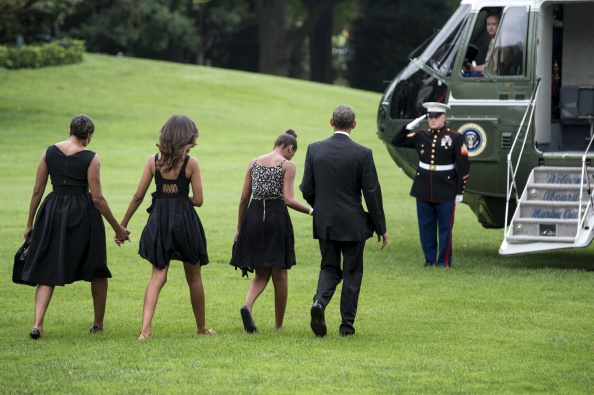 michelle-obama-malia-obama-sasha-obama-barack-obama-2014-getty-rendan-smialowski