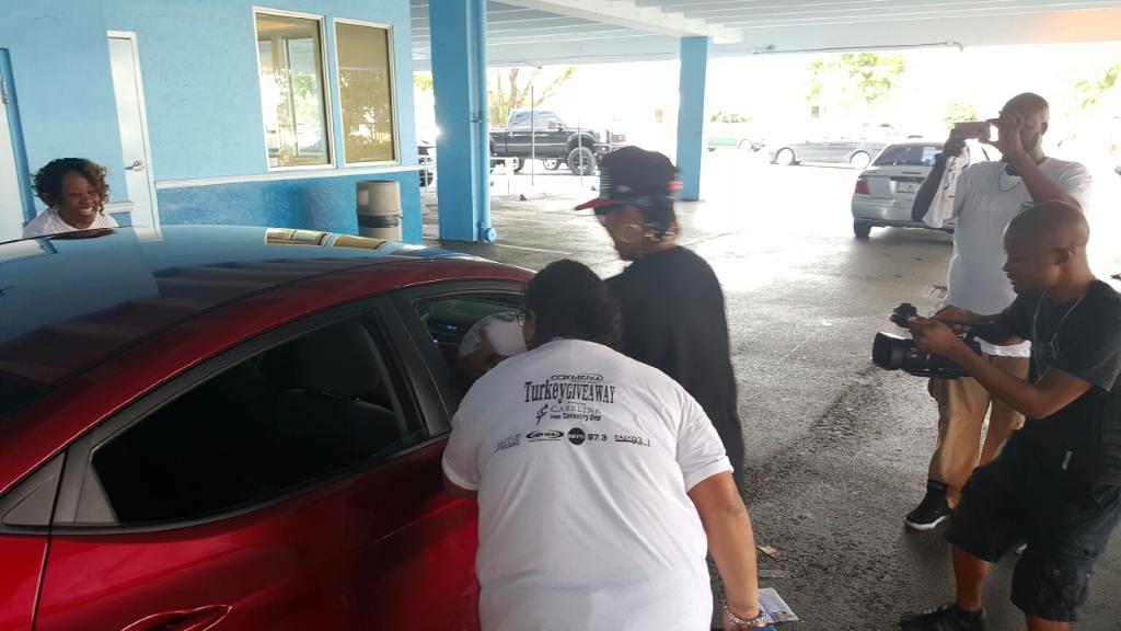 Da Brat Giving A Turkey Away