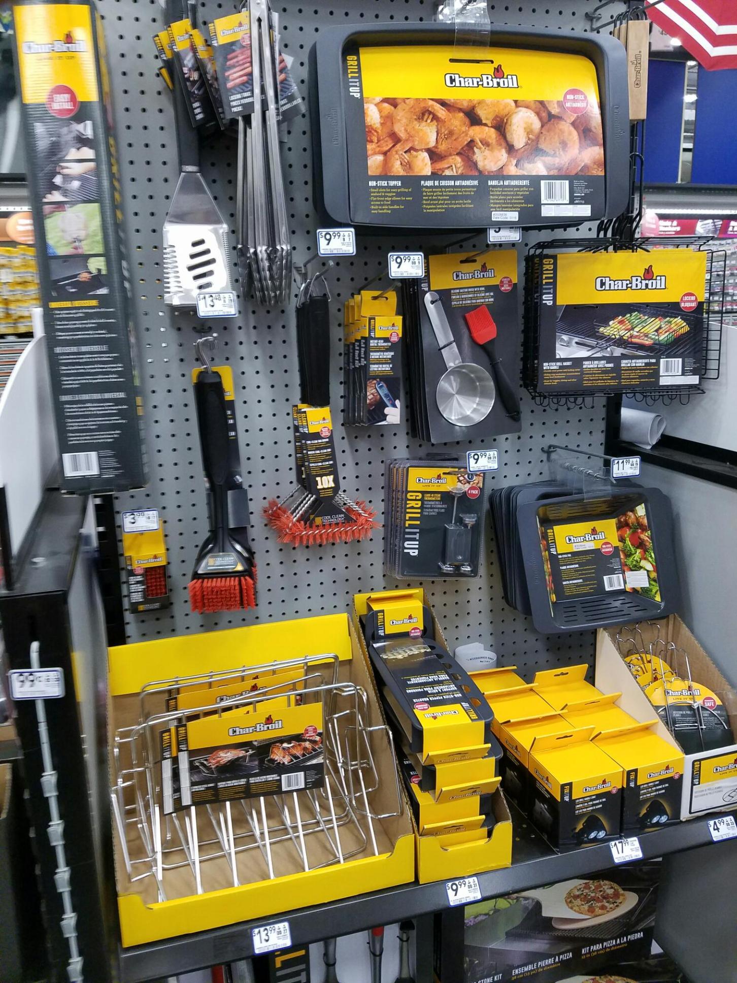 Rickey Smiley Visits Lowe's!