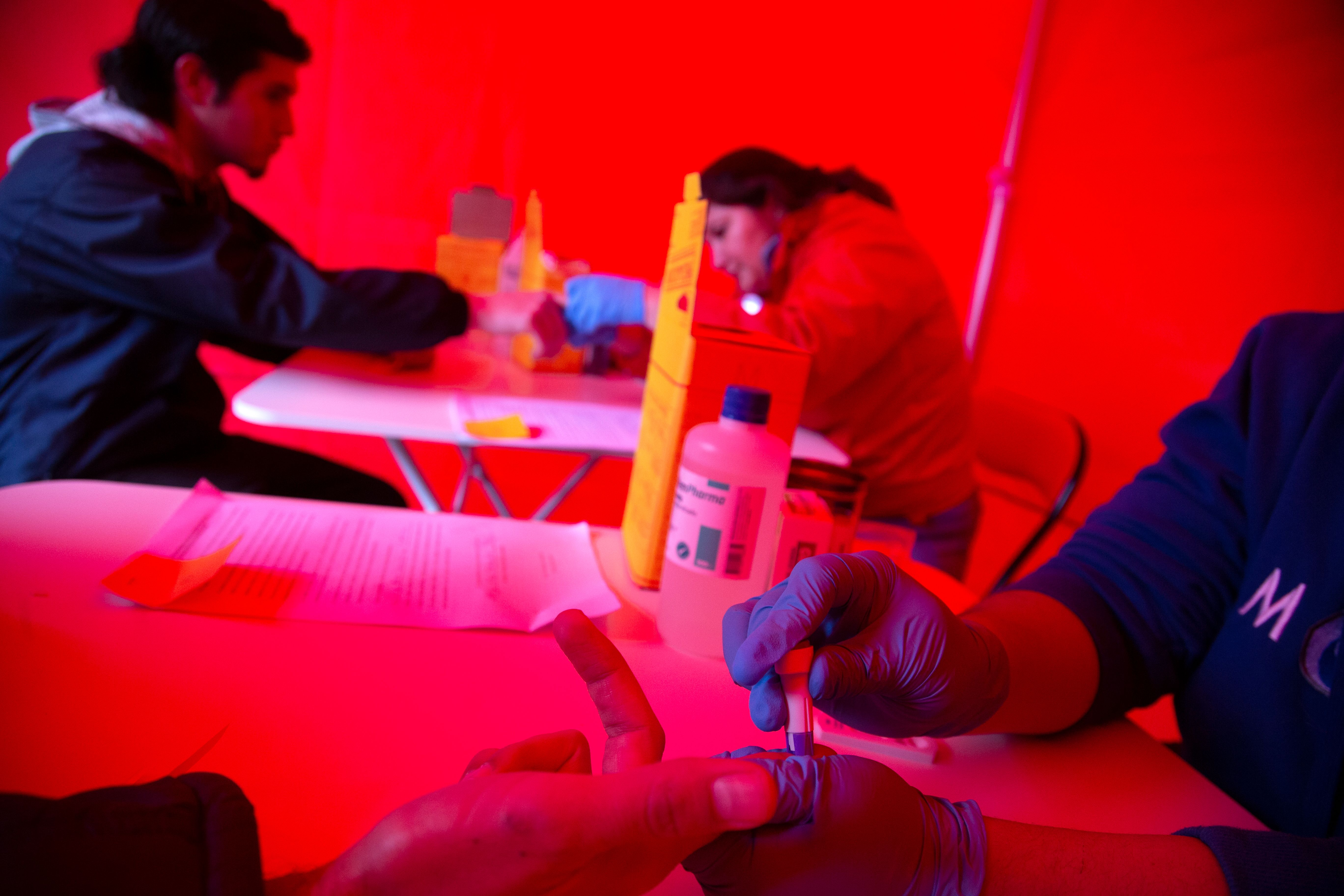 CHILE-GAY-PRIDE-PARADE-AIDS-TEST