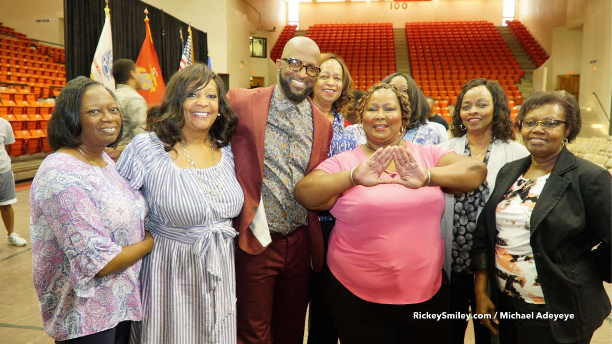 Rickey Smiley Visits Tuskegee University For ROTC Week